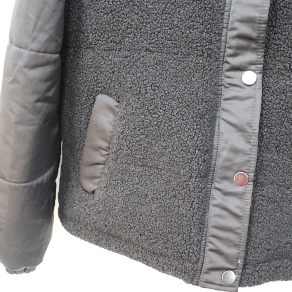 Elegant Black Puffer Jacket with Fleece Detail - Picture 4 of 9
